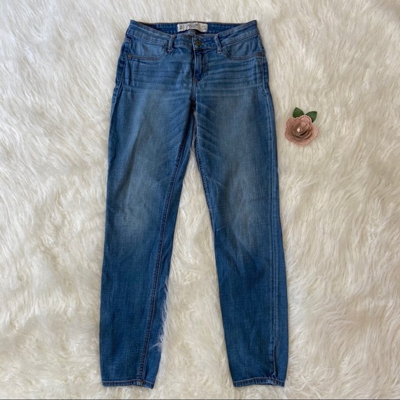Abercrombie & Fitch Size 4R Light Wash Jeans - Picture 1 of 4